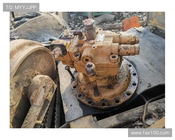 挖掘机旋转马达漏油维修